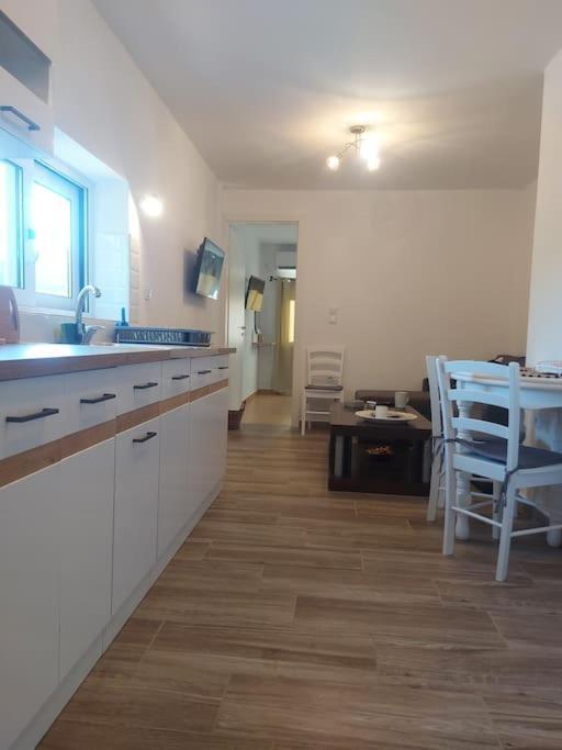 Houlia Home Διαμέρισμα Με Δωρεάν Χώρο Στάθμευσης Steniaí Eksteriør billede